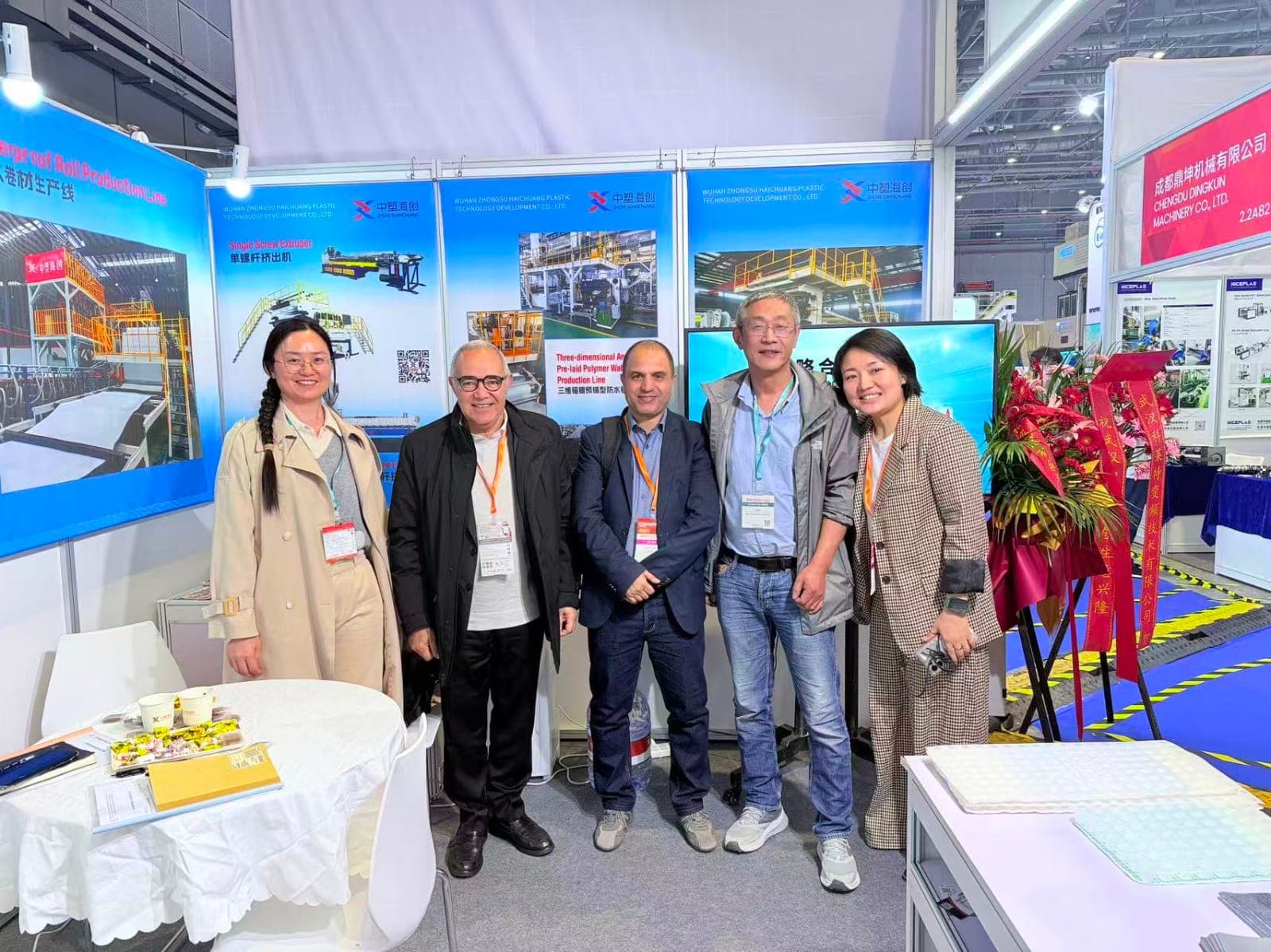 Sinospect team at the Wuhan Zhongsu Haichuang Plastic Technology booth, CHINAPLAS 2026 Shanghai