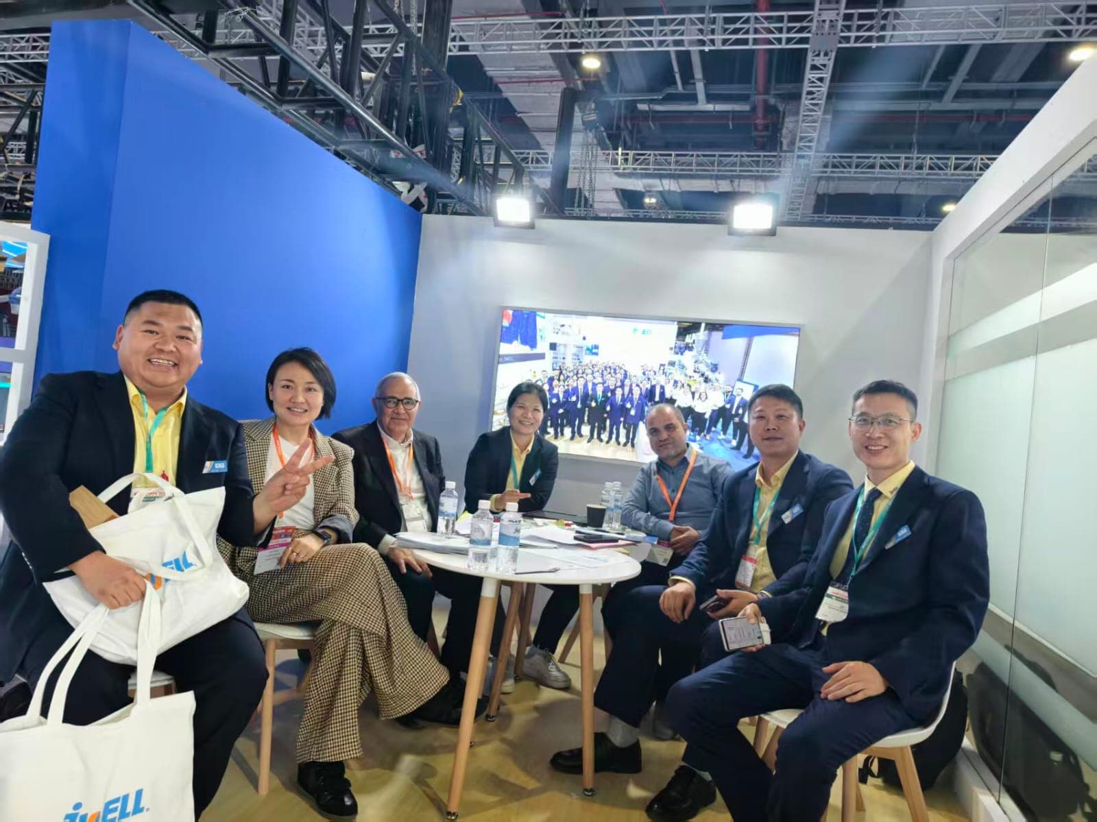 Sinospect team with JWELL plastics-machinery representatives at CHINAPLAS 2026 Shanghai