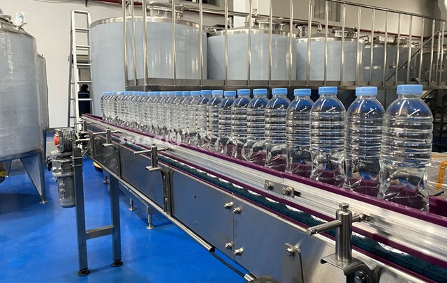 PET bottle conveyor production line in Chinese manufacturing facility